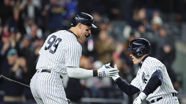 Aaron Judge (99) celebra con Harrison Bader (22)